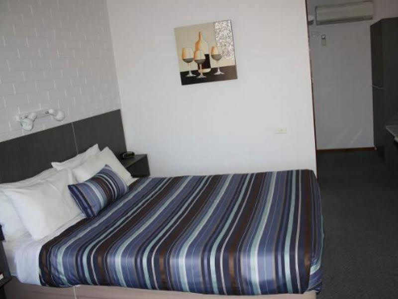 Raglan Motor Inn Warrnambool Kültér fotó